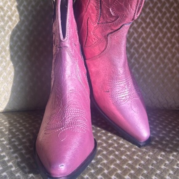Free People Shoes - Free People Way Out West Pink Metallic Leather Cushion Ankle Cowboy Boots NEW 7